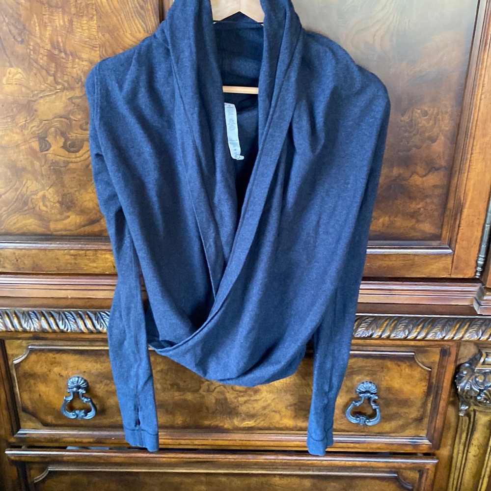 Lululemon sweater Size 4
